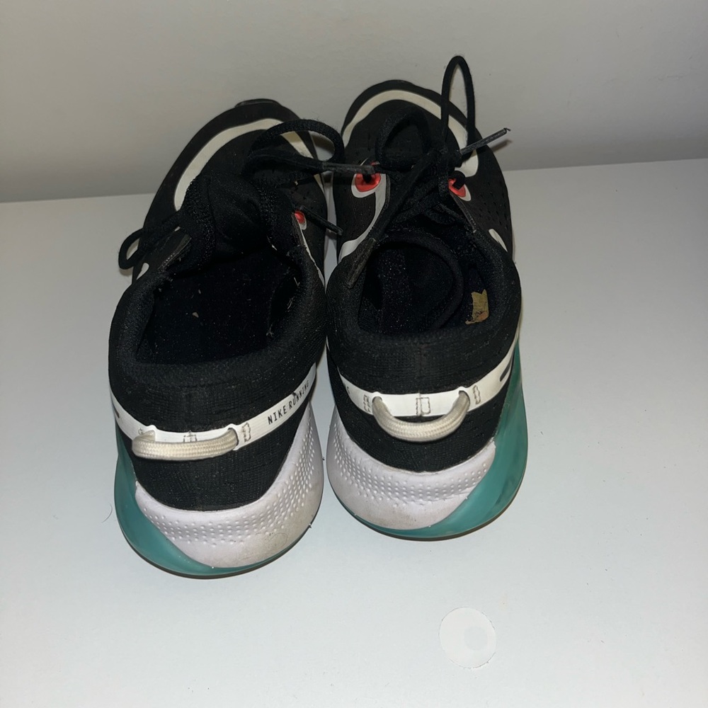 Nike Tennis Shoes - Picture 3 of 4